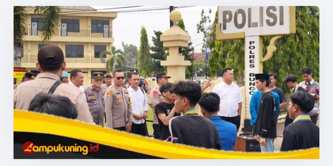 Kapolres Bungo AKBP Zamri Elfino Temui Massa Aksi Unjuk Rasa dari Aliansi PMII